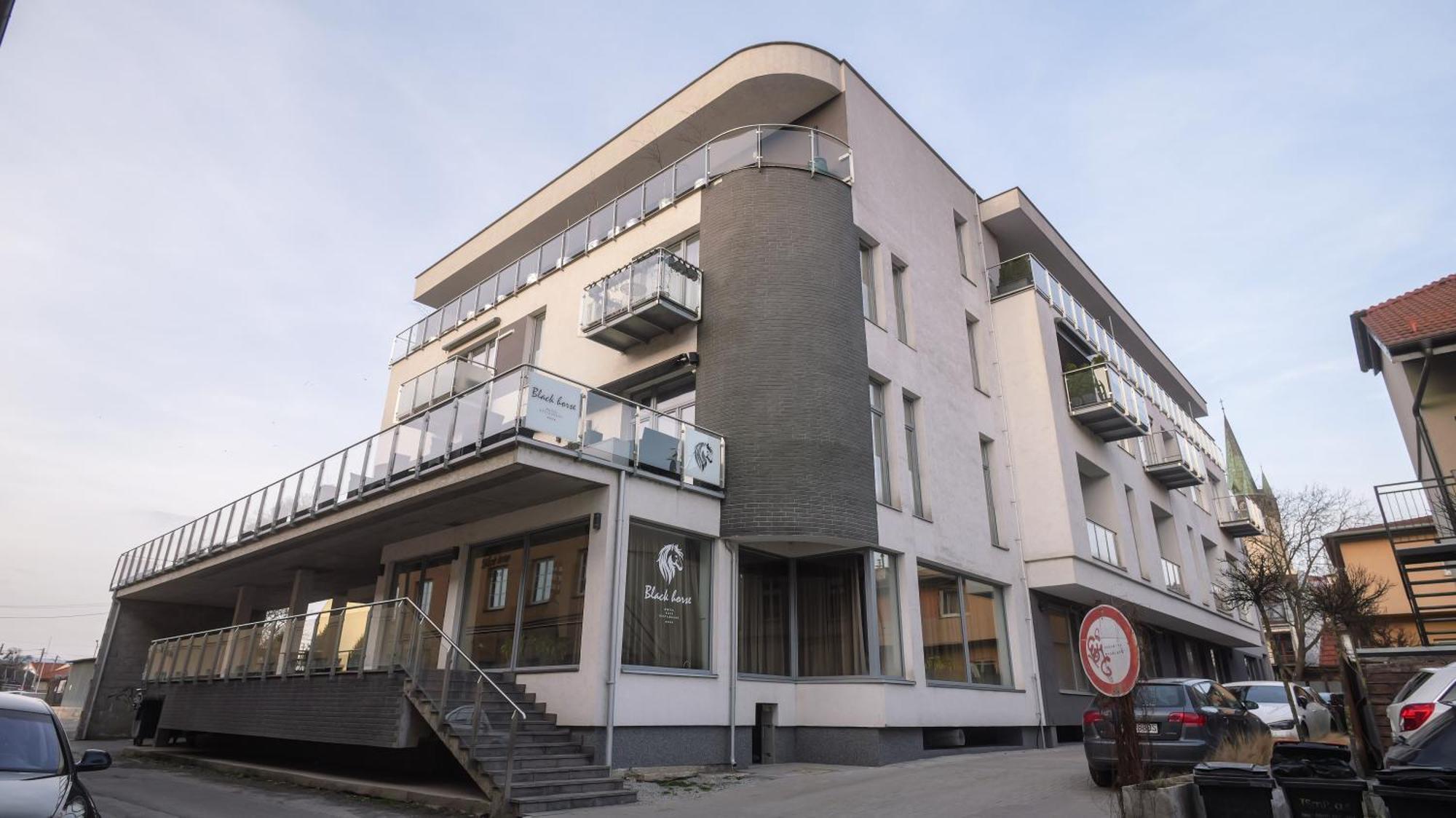Premium City Centre Bedrooms Presov Exterior photo