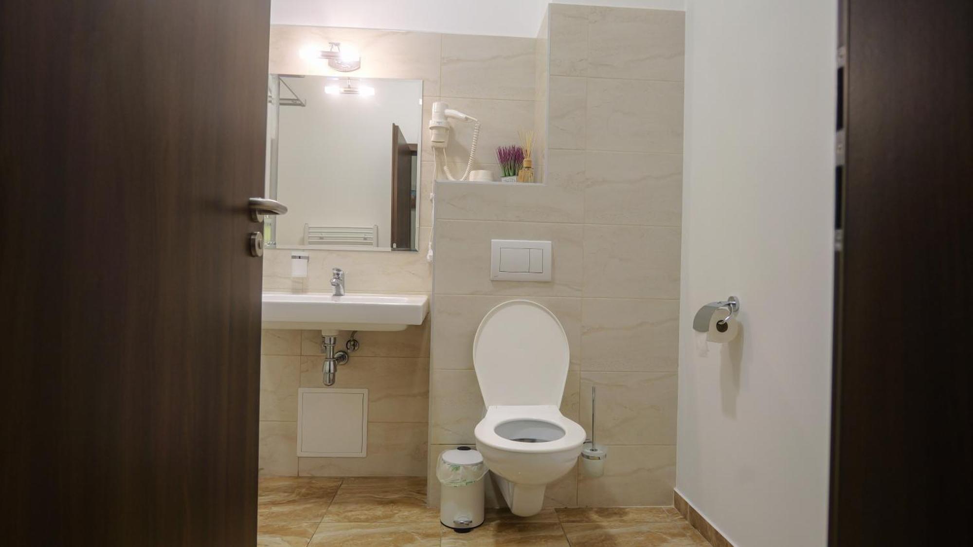 Premium City Centre Bedrooms Presov Exterior photo